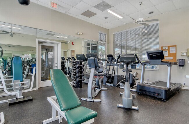 Building Photo - Spacious 3 bedroom, 2 bath condo with a lake view in Palmer Ranch