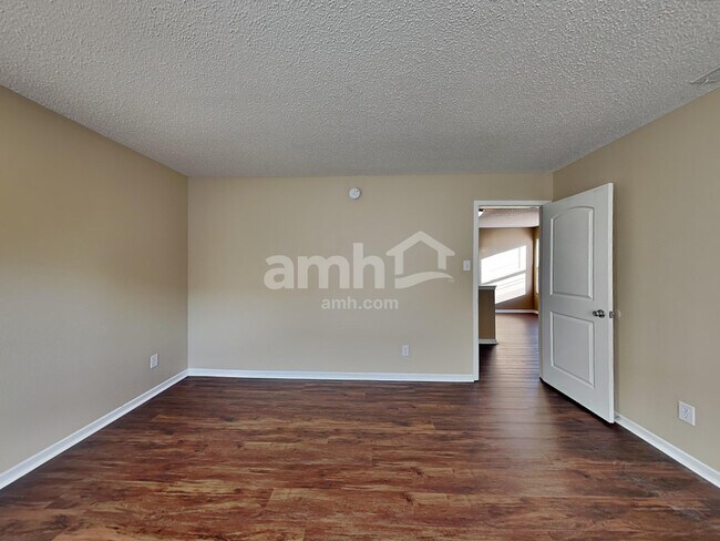 Building Photo - 15233 Beam St