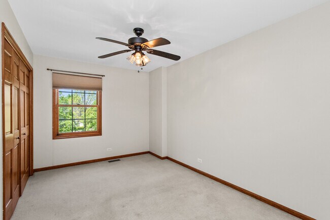 Building Photo - 4N475 S Robert Frost Cir