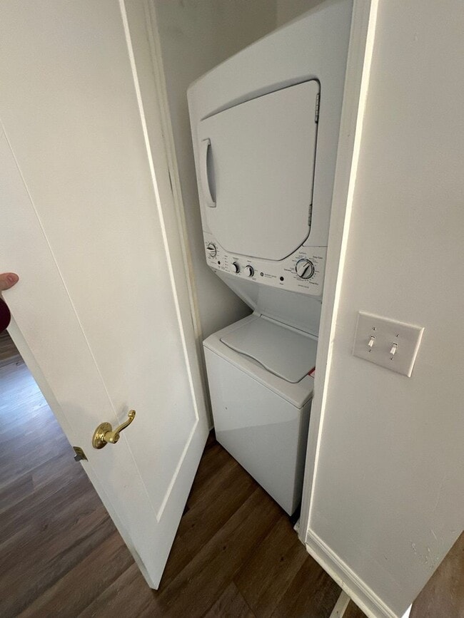 Building Photo - Charming 3 bedroom on Hamilton St