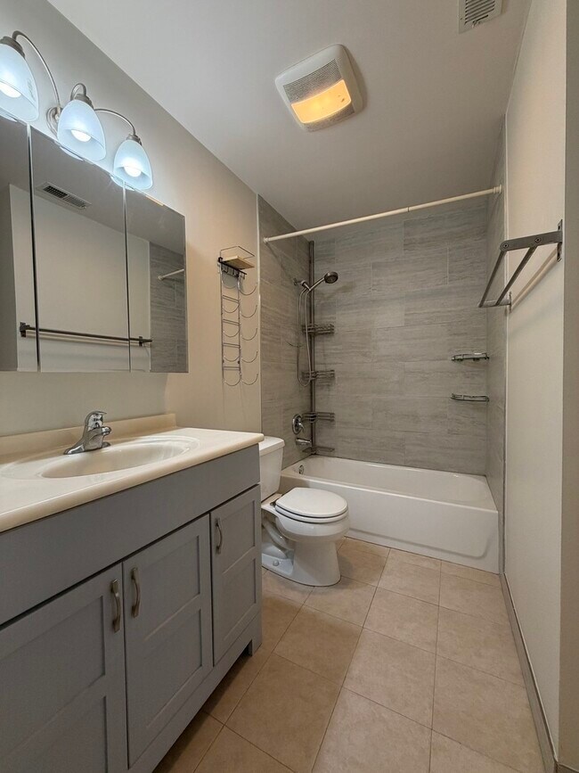 Building Photo - 1311 Fall Ct