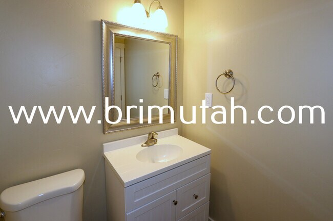 Building Photo - 14547 S Edgemere Dr