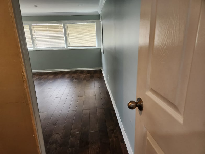 Building Photo - 1579 Duchamp Rd