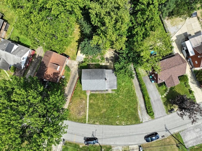 Building Photo - Spacious 4-Bedroom Home with Garage and Yard - Section 8 Approved!!