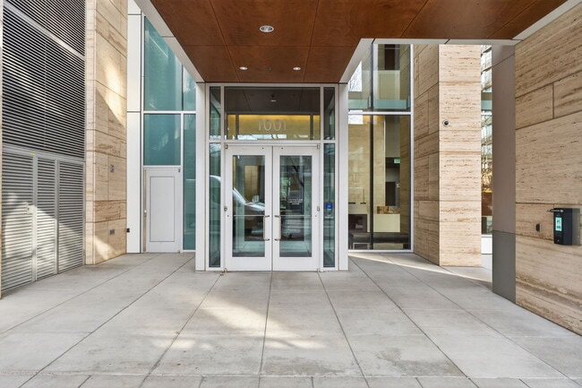 Building Photo - 1001 NW Lovejoy St