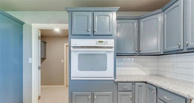 Building Photo - 640 SW Dani Ann Ln