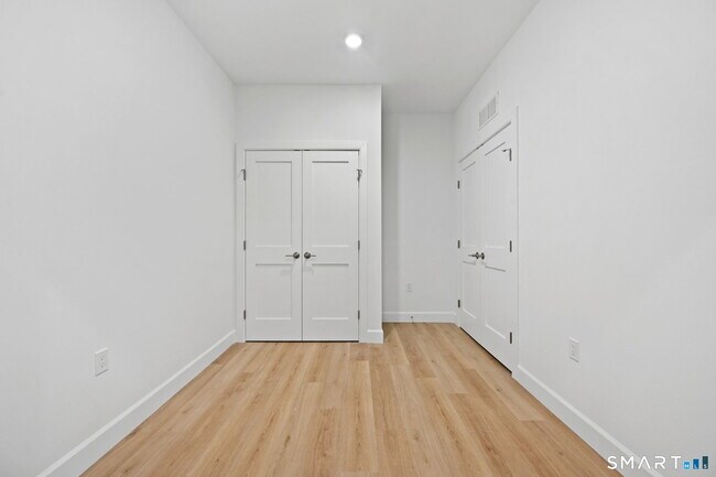 Building Photo - 131 Beach Rd