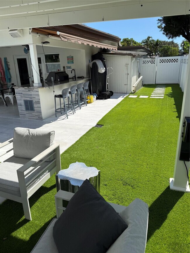 Building Photo - 1637 SE 1st St