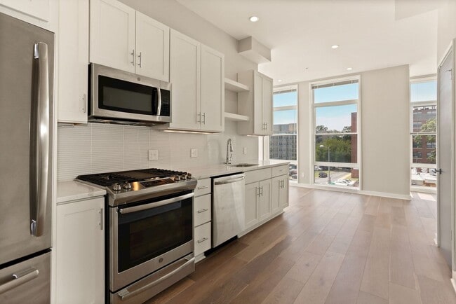 Building Photo - Available Now! Recent build! Professionally Managed// 2 bedroom 2 bathroom Luxury Condo// Petworth!