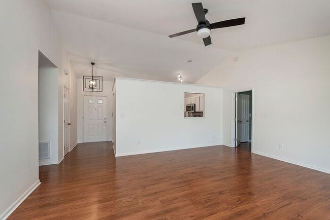 Building Photo - Updated 3 Bedroom Ranch on a Cul-De-Sac in...