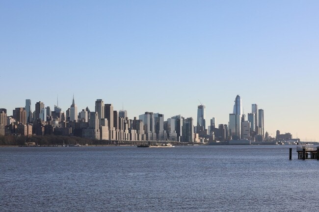 Building Photo - 343 The Promenade