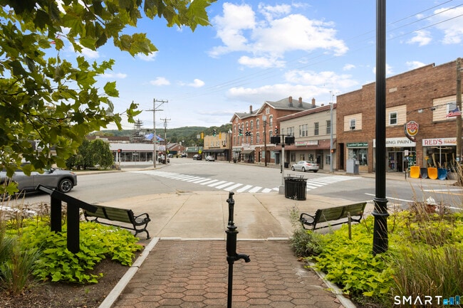 Building Photo - 36 Main St