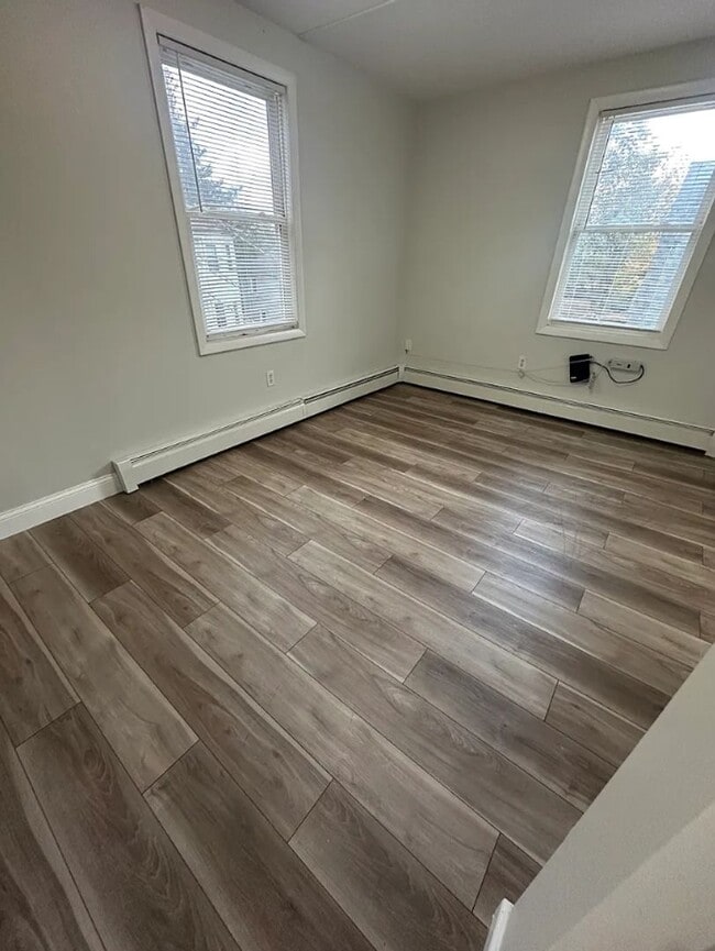 Building Photo - 15 Joy St