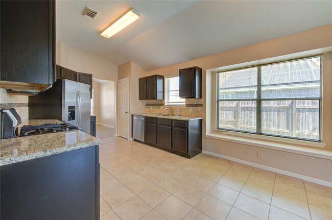 Building Photo - 5349 Pinewood Terrace