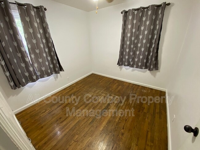 Building Photo - 1417 E Spring Creek Dr