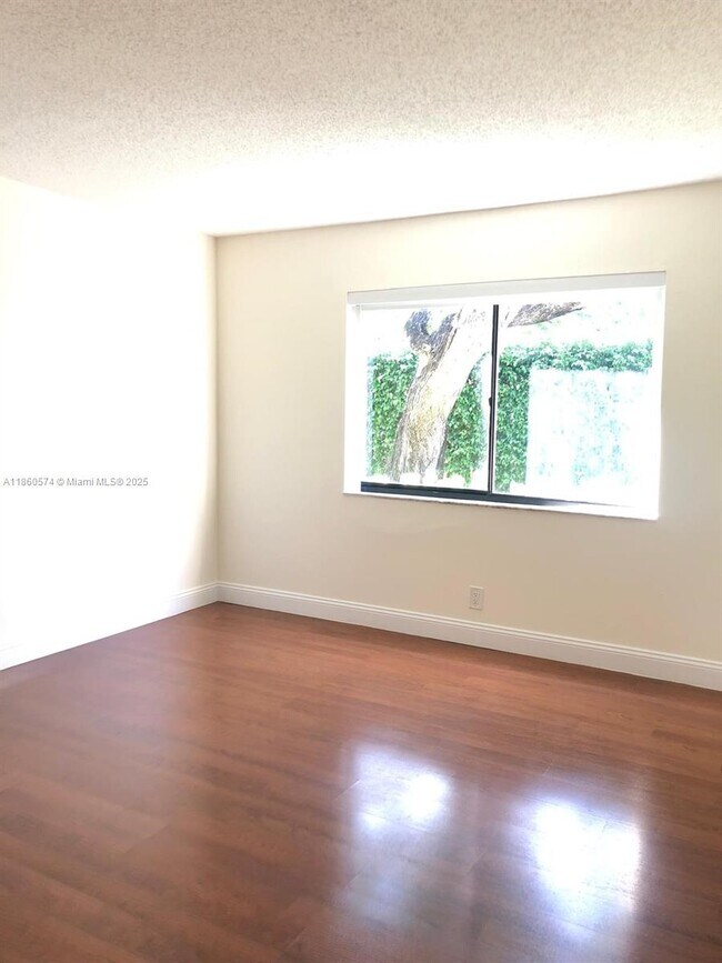 Building Photo - 16541 Blatt Blvd