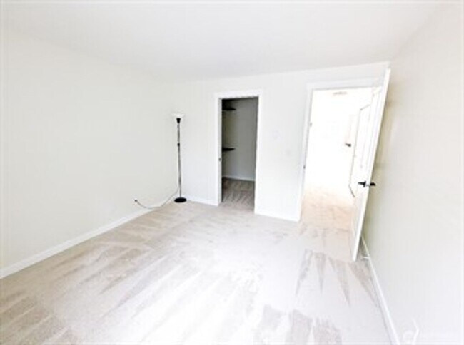 Building Photo - 2bd/1ba Kirkland Condo