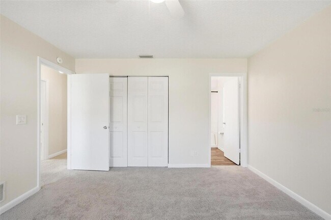 Building Photo - 8 Blakeport Ln