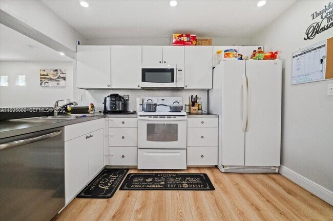 Building Photo - 5402 NW 25th Terrace