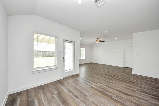 Building Photo - 8614 Shumard Oak Dr