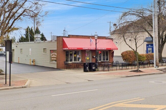 Building Photo - 3070 Lotz Dr
