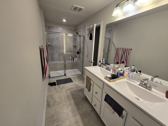 Building Photo - 1609 Whistling Rd