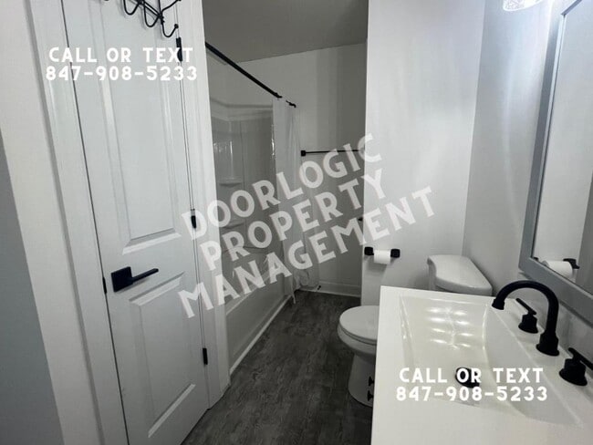 Building Photo - 1371 Cunat Ct