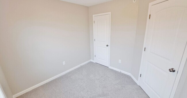 Building Photo - 3 Bed / 2-1/2 Bath Single Family Townhome w/1-Car Garage