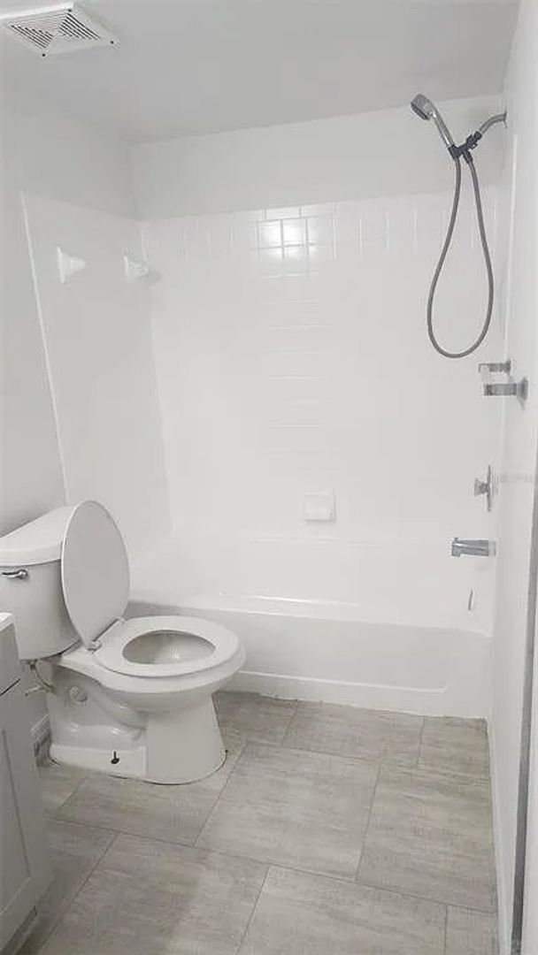 Building Photo - 1 Bed / 1 Bath Condo in Venetian Place, East Orlando nr Airport