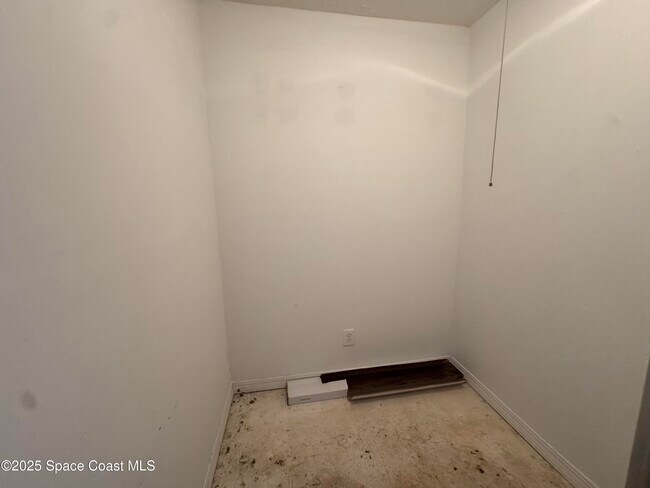 Building Photo - 7667 N Wickham Rd