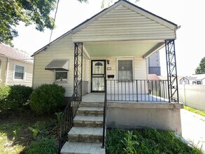 Building Photo - 2413 S 5th St
