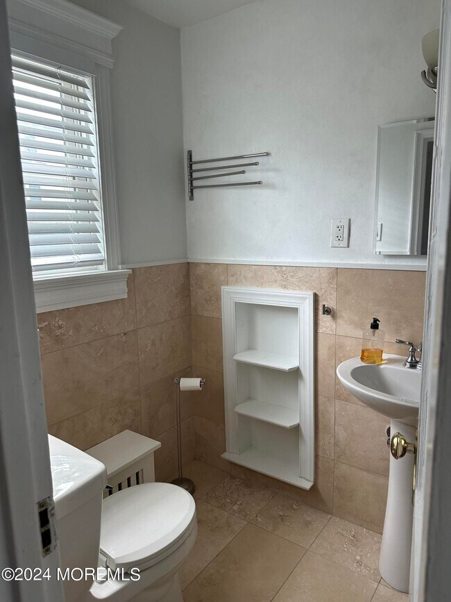 Building Photo - 300-306 Deal Lake Dr