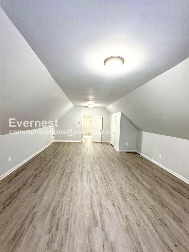 Building Photo - 4 Bed, 3 Bath Home with Off-Street Parking / Pet-Friendly / Coming Soon!