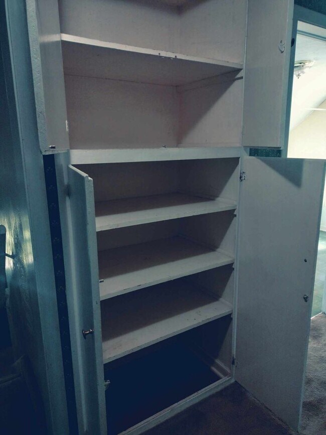 Building Photo - Charming 5 Bed, 2 bath home in the heart o...