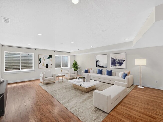 Building Photo - 14757 Brewster Dr