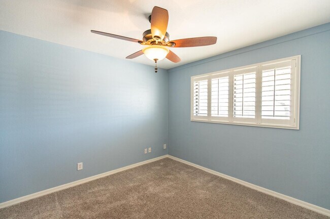 Building Photo - 8050 E Clarendon Ave