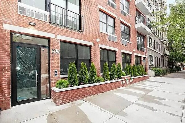 Building Photo - University Avenue