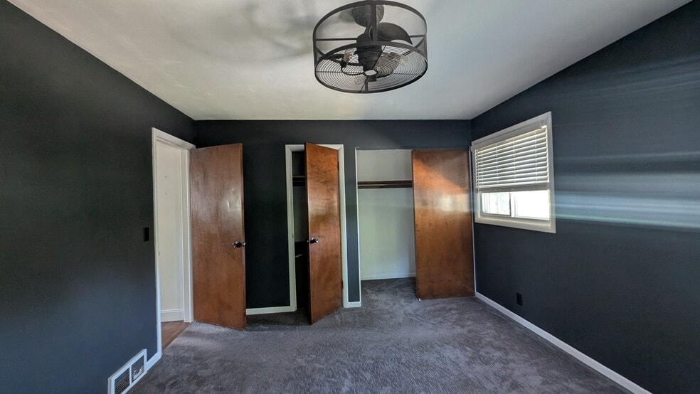 Building Photo - 206 Elm Ln