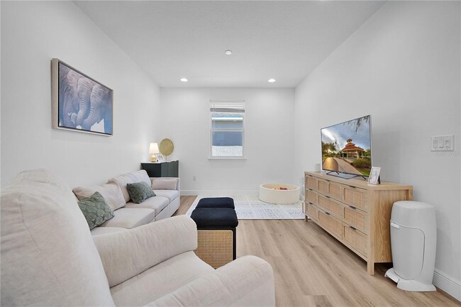 Building Photo - 15419 Uglis Aly