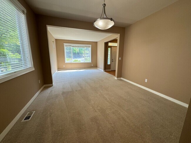Building Photo - 3bd/2.5ba Renton Home