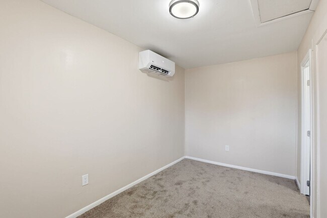 Building Photo - 830 N 10th St