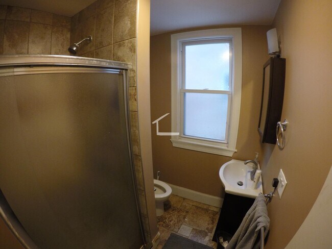 Building Photo - 8 Saint Lukes Rd