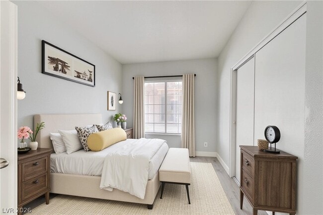 Building Photo - 1900 N Torrey Pines Dr