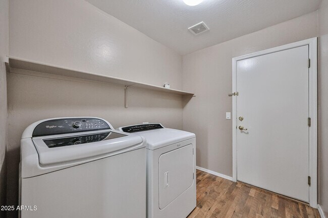 Building Photo - 13337 W Cottonwood St