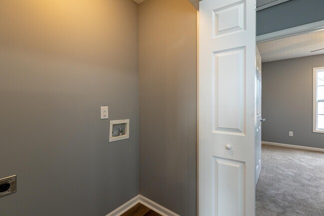 Building Photo - 204 Landmark Dr