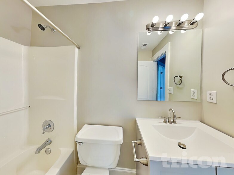 Building Photo - 71 Jefferson Dr