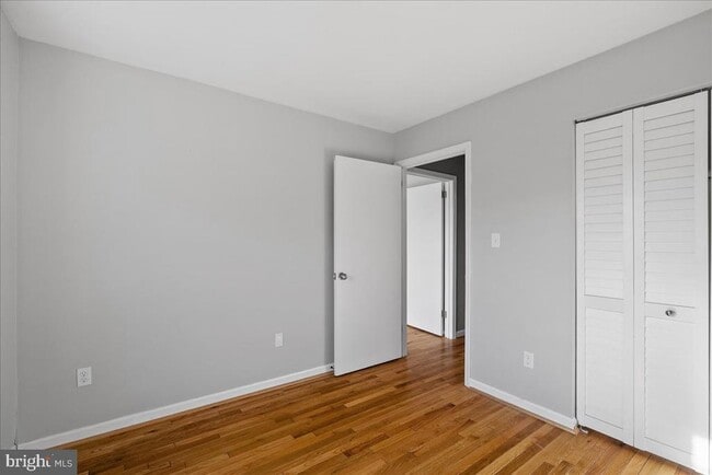 Building Photo - 2146 Golf Course Dr