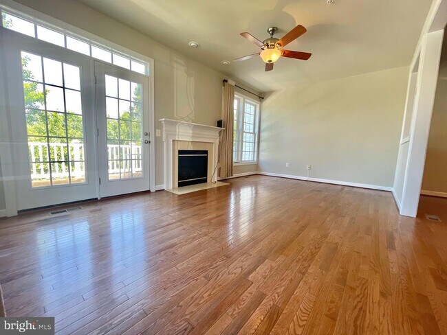 Building Photo - 3550 Tabard Ln
