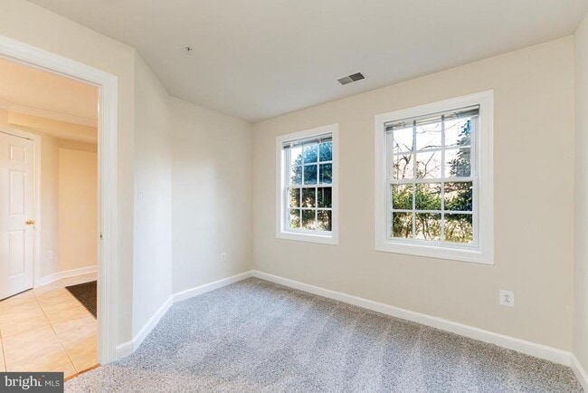 Building Photo - 3874 Carriage Hill Dr