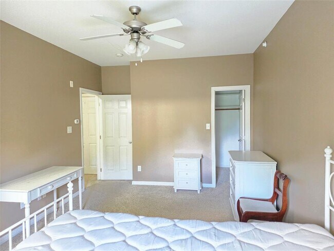 Building Photo - 305 Holleman Dr E